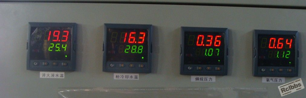 实时显示淬火液温度喷枪冷却水温度及可燃气体以及助燃气体的压力值进一步提高了设备的安全性.jpg
