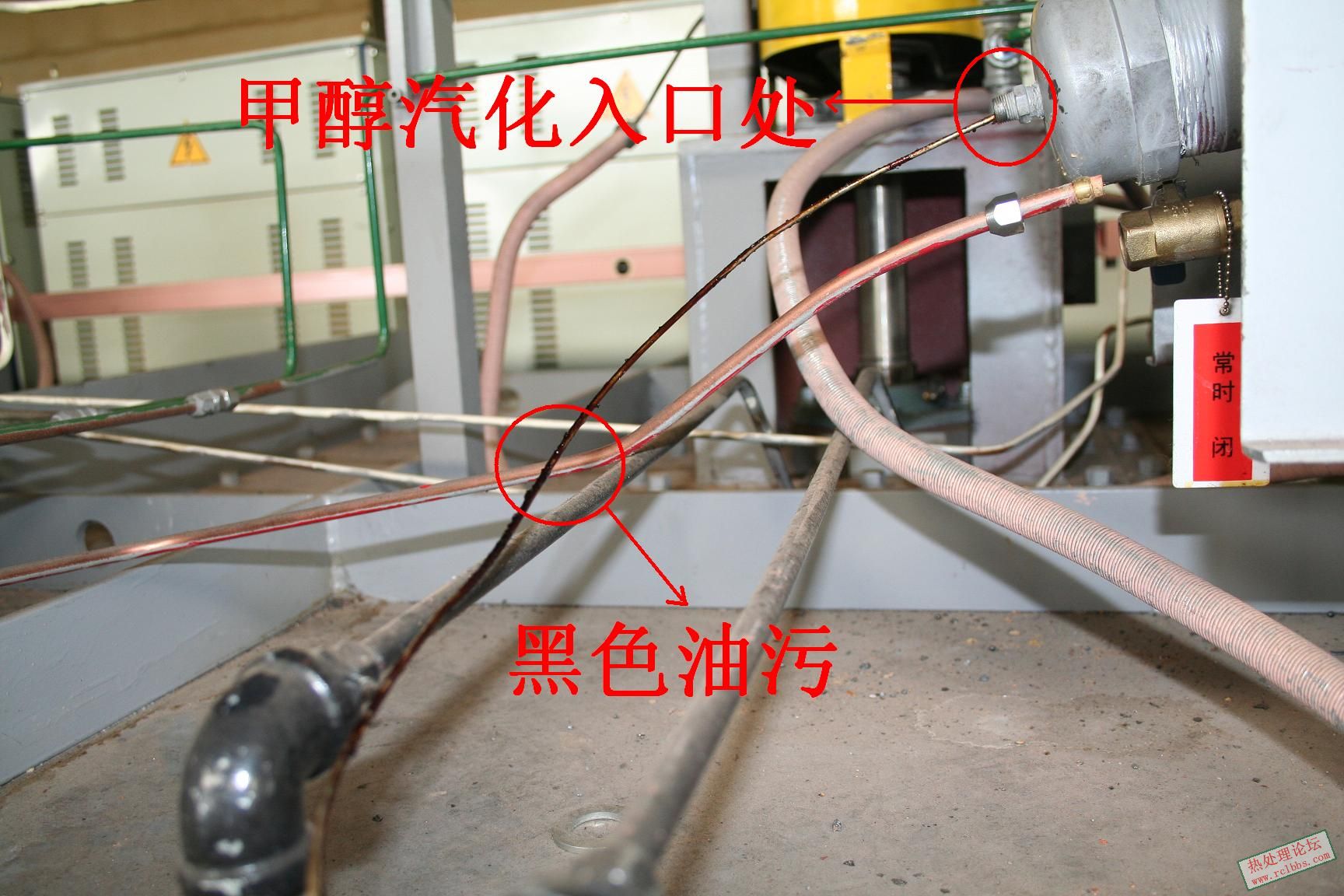 有黑色油污的汽化装置